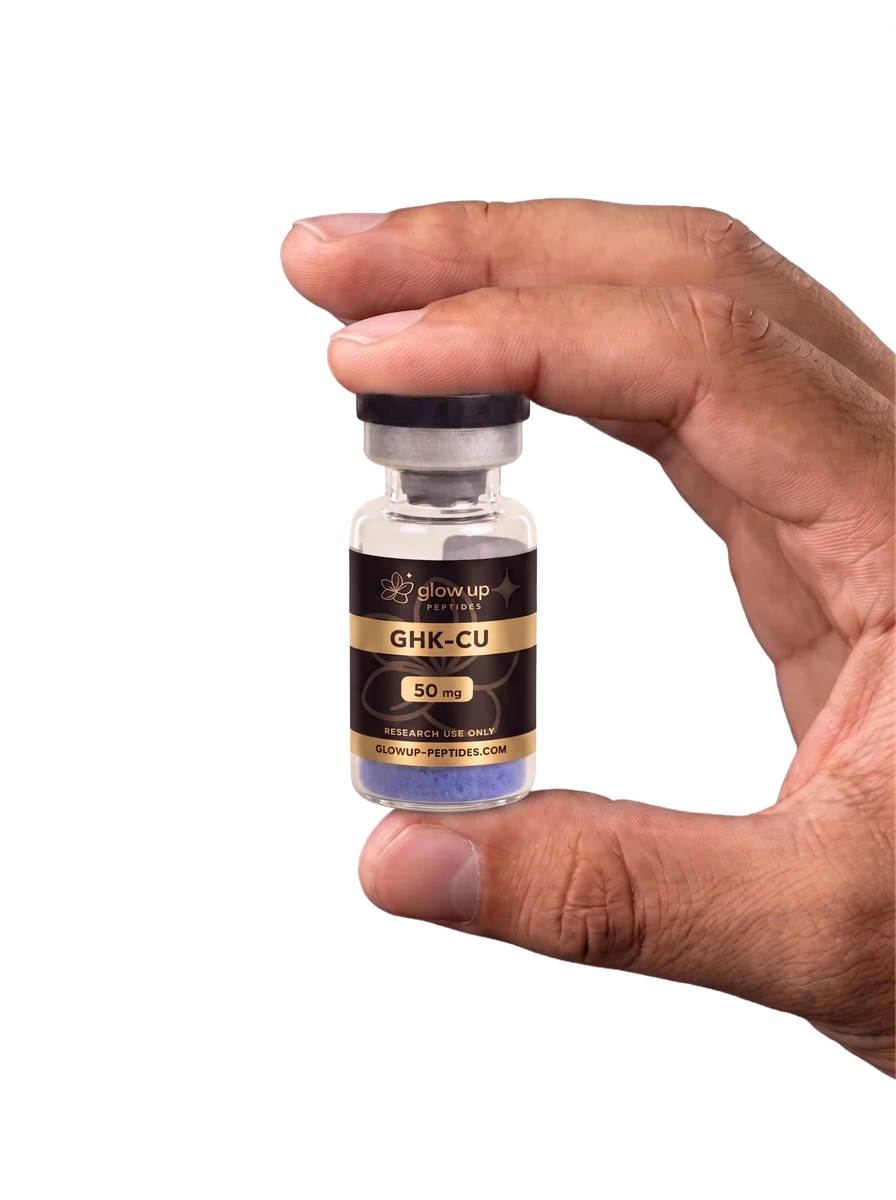 GHK-Cu Flaeschchen in der Hand