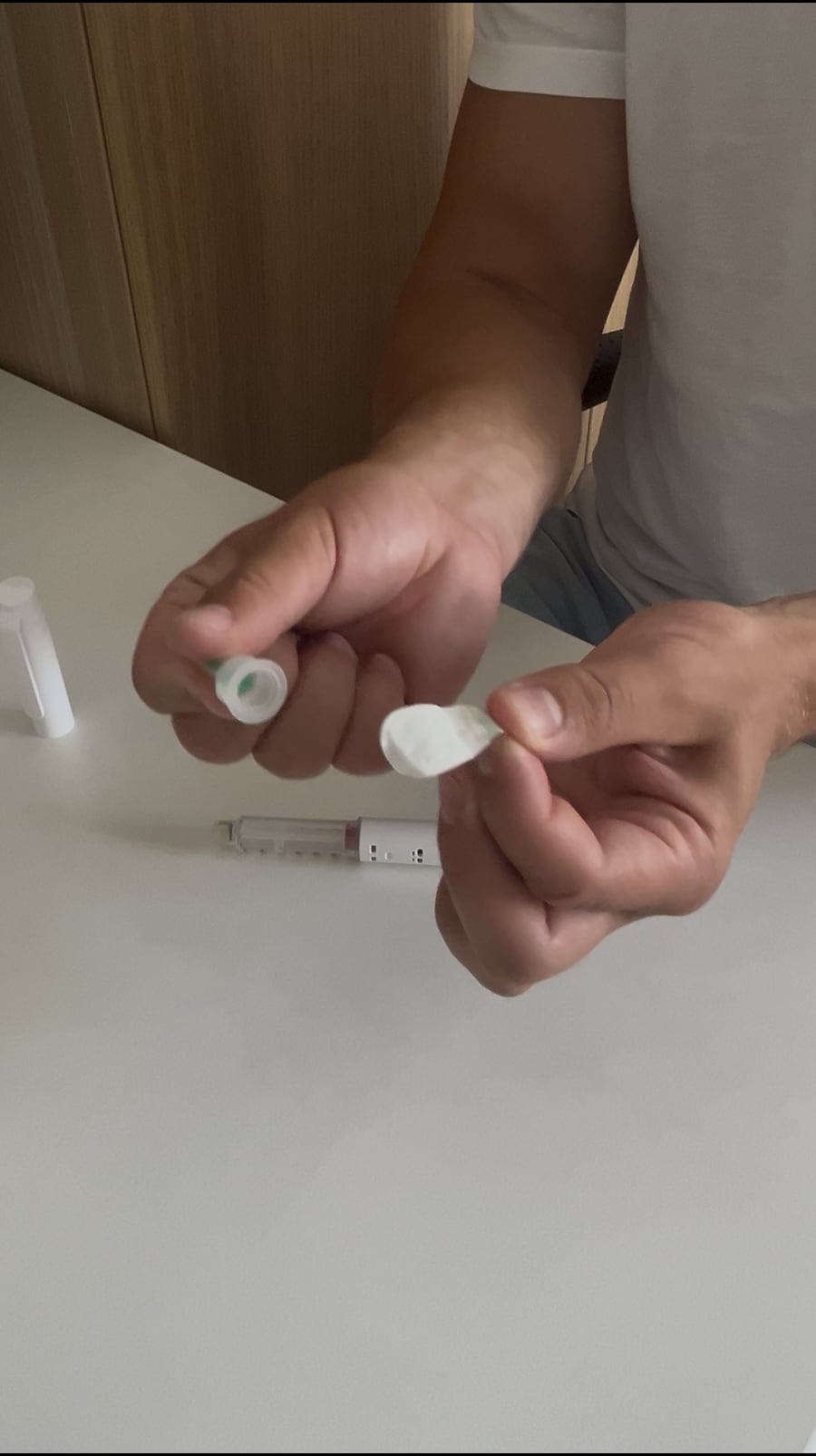 Schritt 5: Schutzfolie von der Nadel abziehen