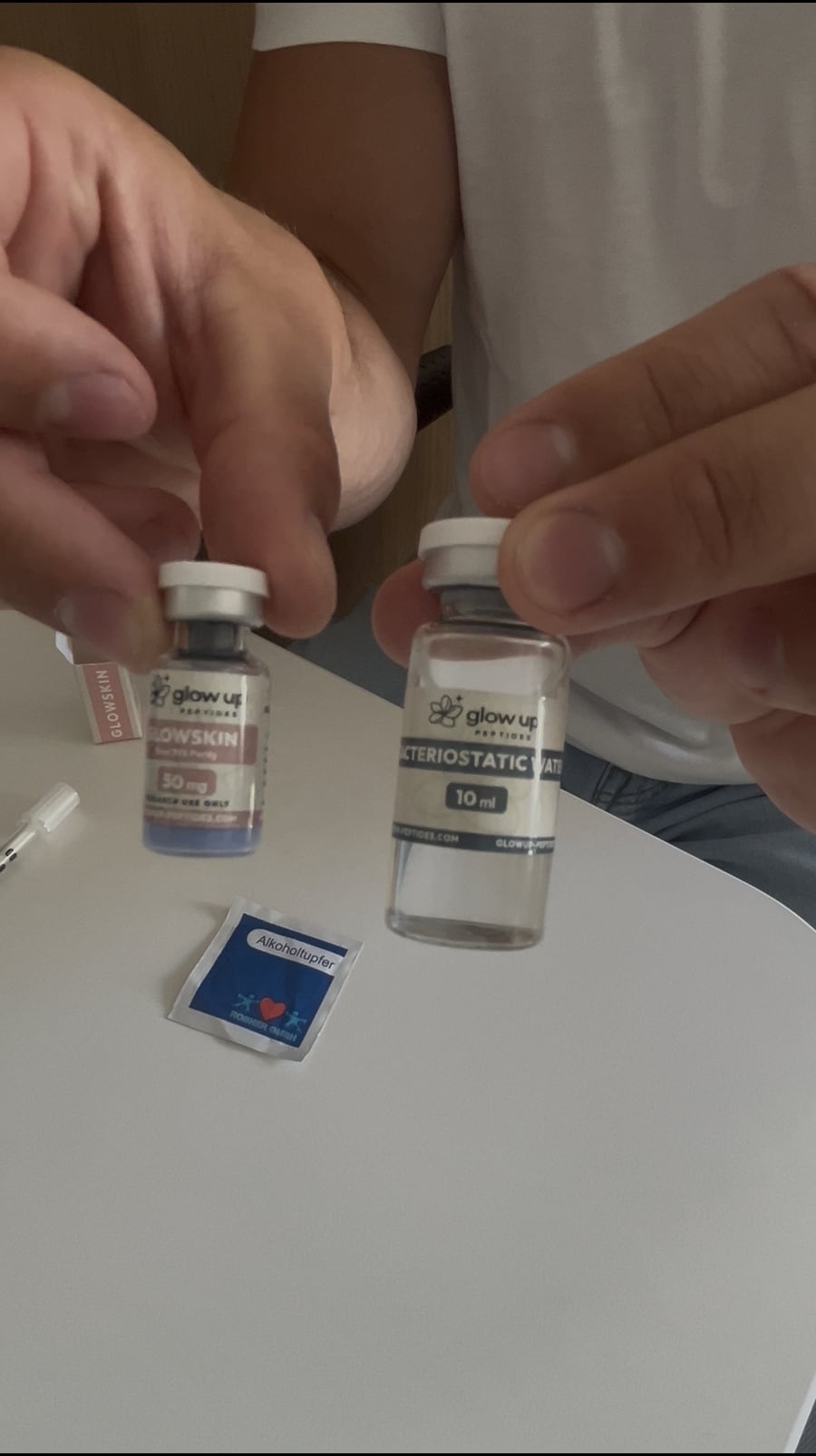 Schritt 2: BAC-Water- und Peptid-Vial nebeneinander prüfen