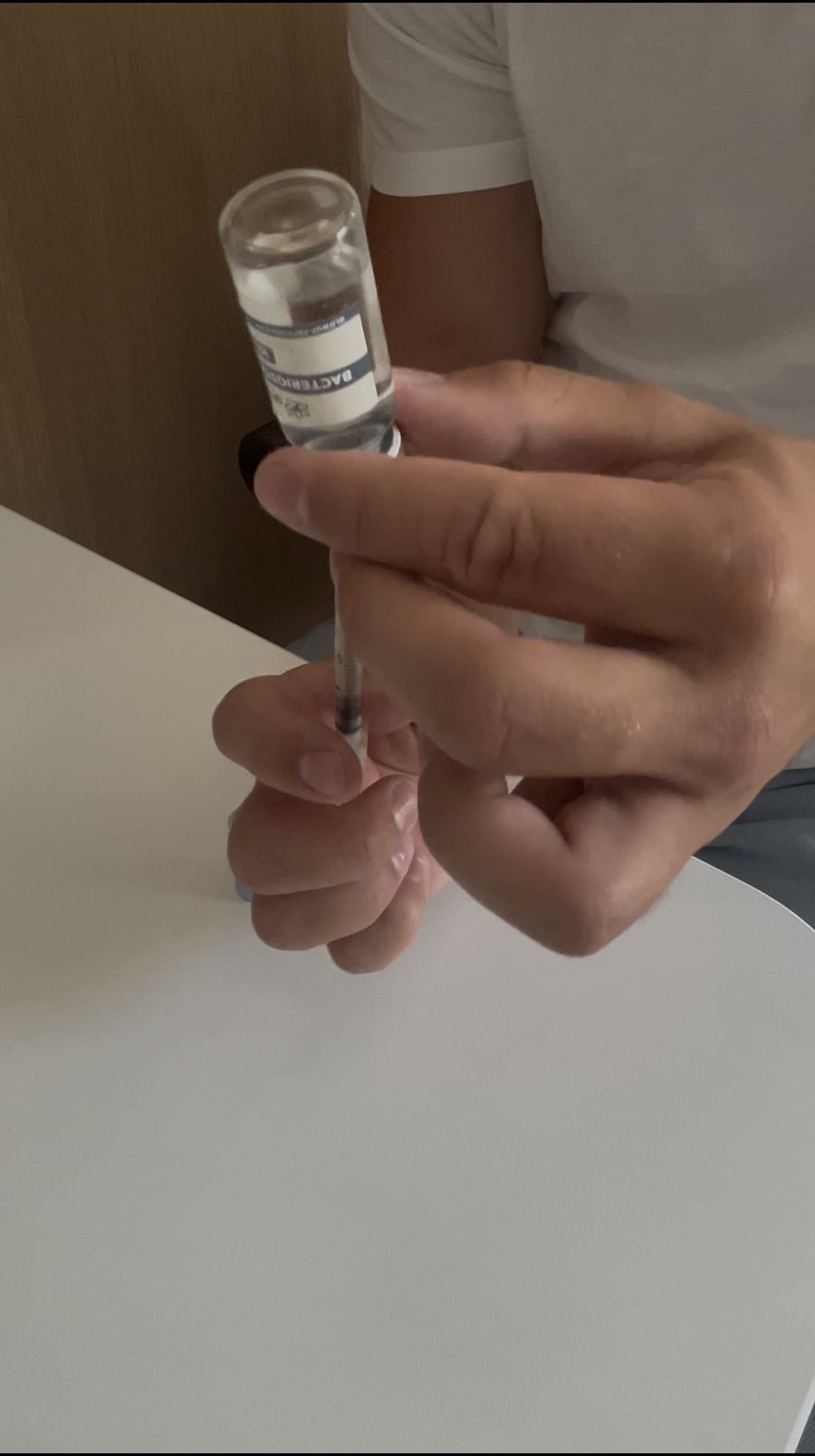 Schritt 6: Spritze in das BAC-Water-Vial einstechen